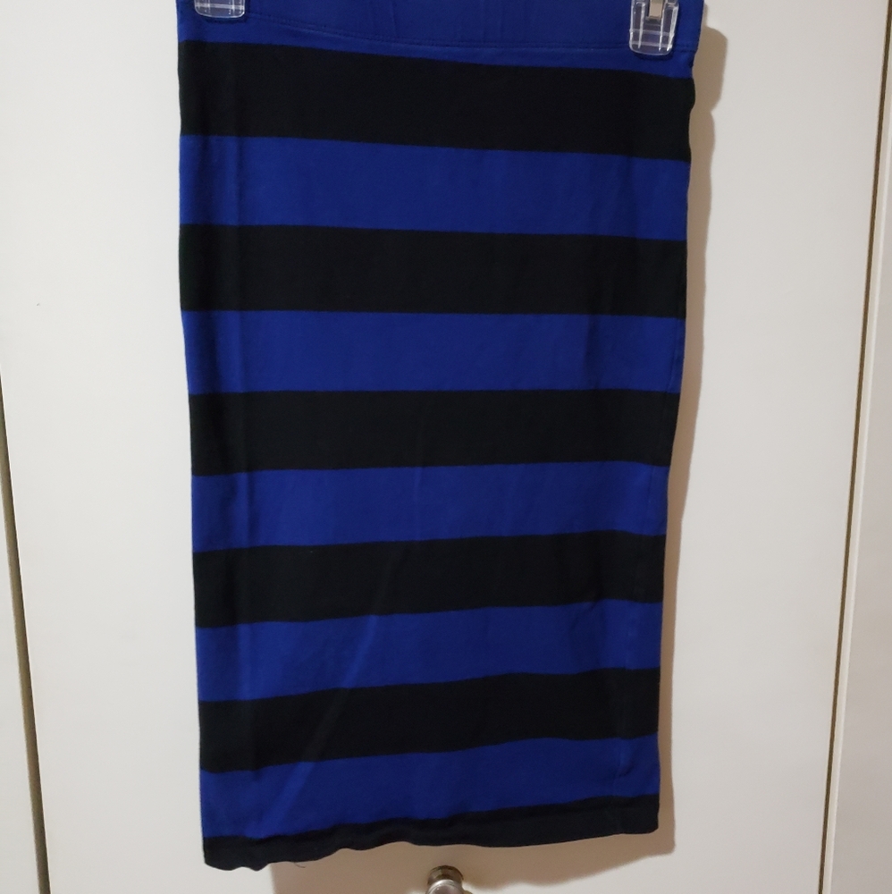 Forever 21 size small blue and black skirt